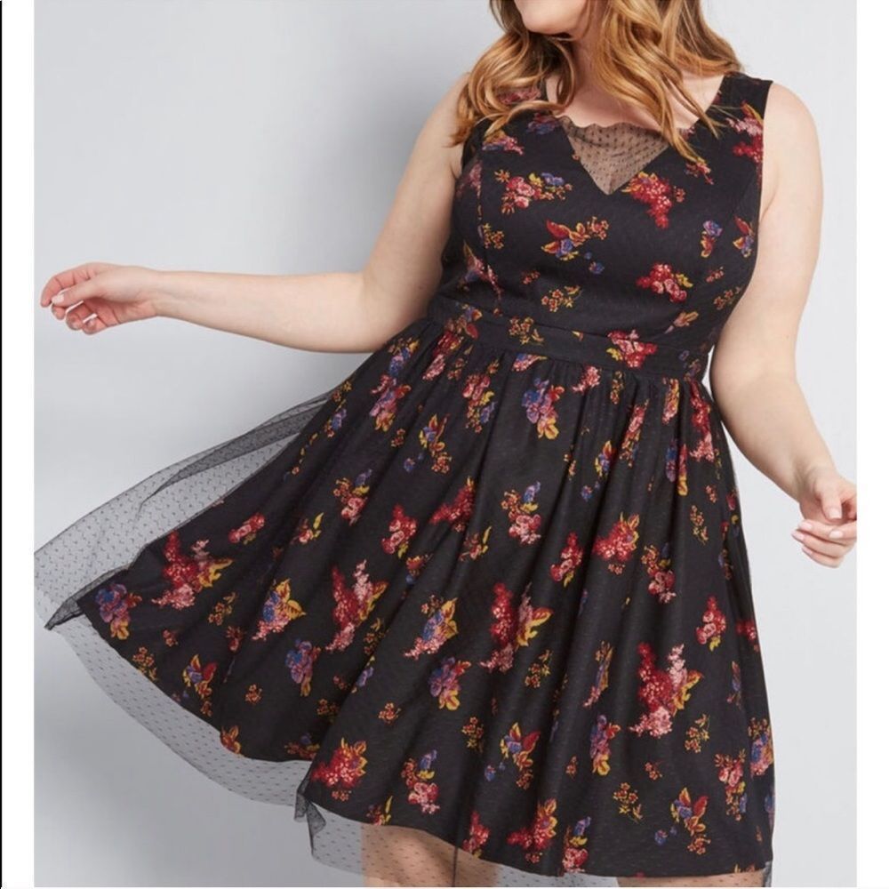 ModCloth Lace Floral Dress - Picture 2 of 5